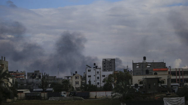 Dezenas de palestinos foram mortos ou feridos hoje em Gaza