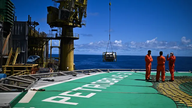 A Petrobras anunciou que vai revisar seu plano