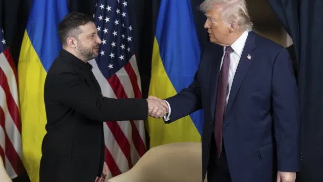 
                    Zelensky aborda com Trump nova tentativa de mediação por parte dos EUA
                