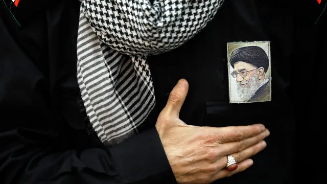 
                    Irã decreta 40 dias de luto e sete feriados pela morte de Ali Khamenei
                
