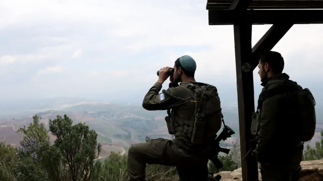 
                    Exército israelense bombardeia periferia de cidade histórica no Líbano
                