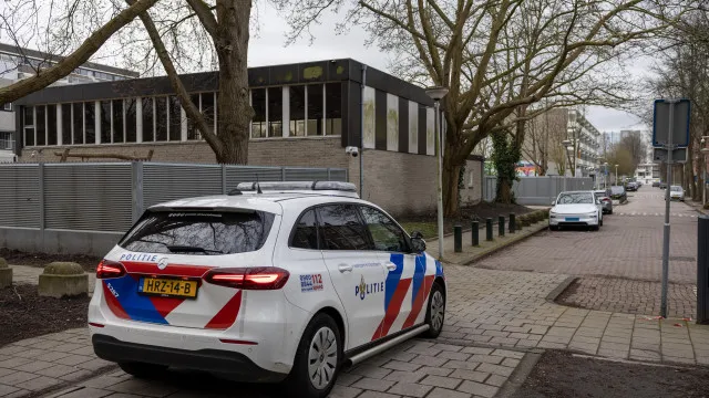 
                    Escola judaica é alvo de explosão em Amsterdã
                