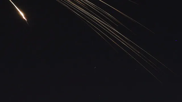 
                    Países do Golfo interceptam mísseis e drones após ataques do Irã
                