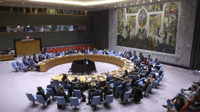 
                    Países do Golfo pressionam ONU por ação diante do bloqueio no Ormuz
                