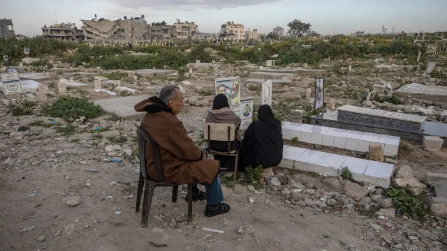 
                    Ataques de Israel matam mais de 700 pessoas em Gaza apesar do cessar-fogo
                