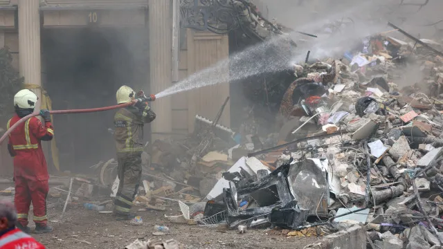 
                    Ataques devastam hospitais no Irã e deixam rastro de destruição
                