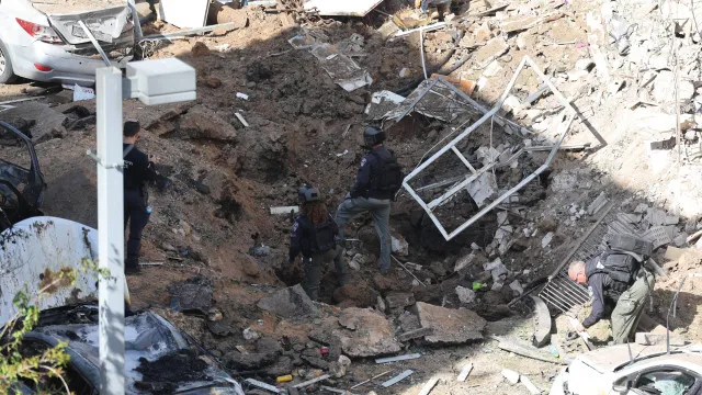 
                    Irã ameaça Israel com ataques de mísseis e drones após novas ofensivas
                