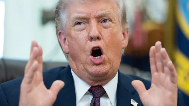 
                    Trump critica aliados europeus e descarta ação no Estreito de Ormuz
                