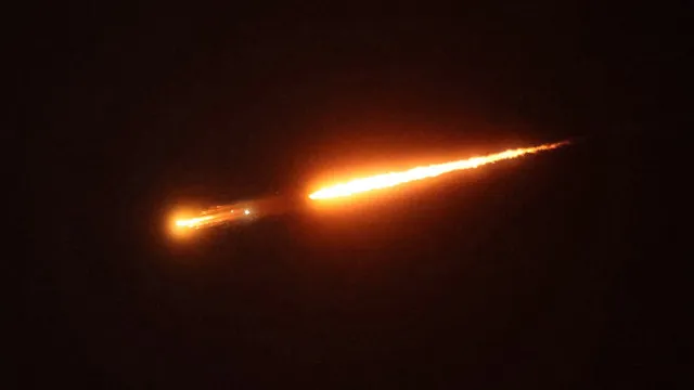 
                    Irã ataca Israel, Kuwait e Bahrein após ameaça dos EUA e tensão dispara
                