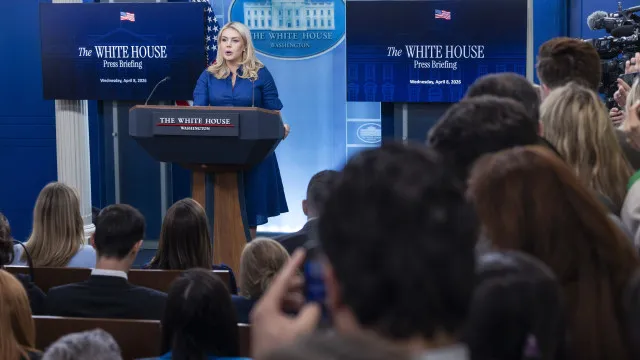 
                    EUA e Irã sinalizam diálogo, mas ameaças elevam risco no conflito
                