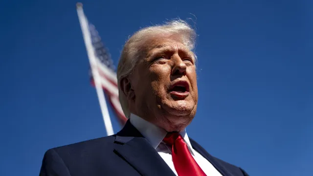 
                    Trump ameaça tarifa de 50% contra China se país ajudar o Irã
                