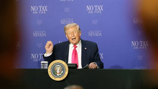 
                    Trump afirma que Xi está 