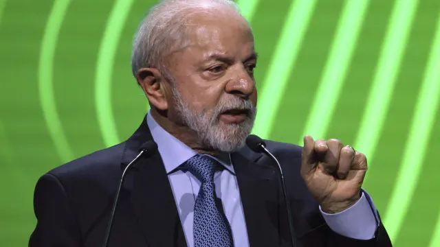 
                    Congresso derruba veto de Lula a projeto que reduz pena de Bolsonaro
                
