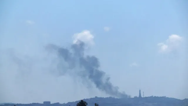 
                    Pelo menos 5 mortos e 11 feridos em novos ataques israelenses no Líbano
                