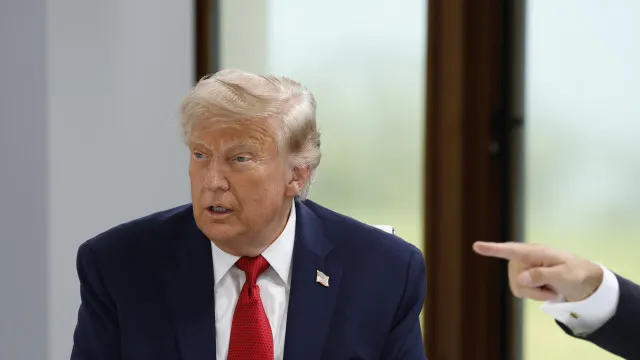 
                    Trump insiste que Israel deve agir com 