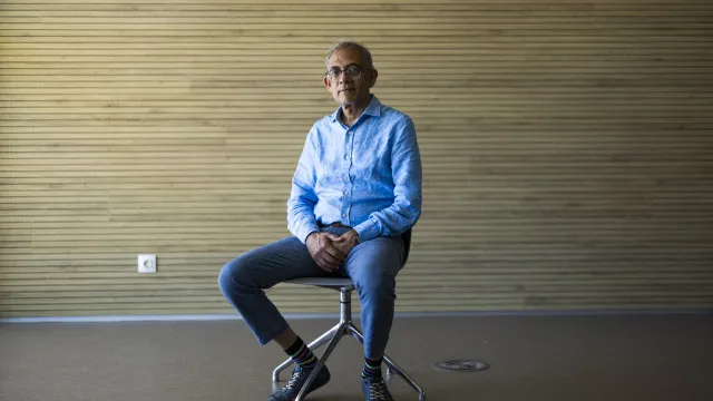 
                    Nobel defende taxar água utilizada para IA: 
