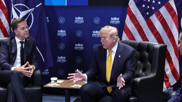 
                    Trump ameaça cortar 