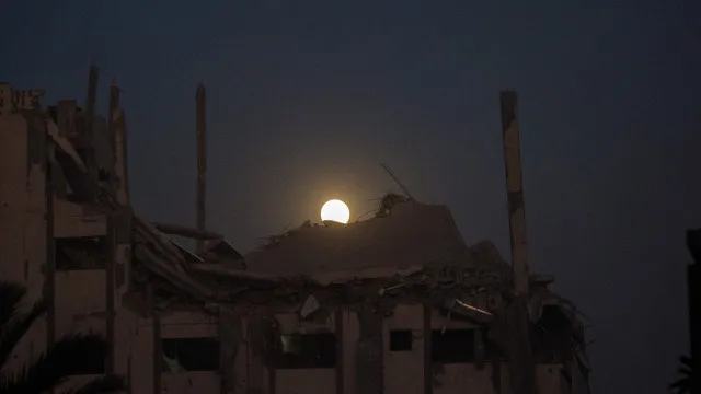 
                    Oito pessoas morrem em ataques israelenses em Gaza
                