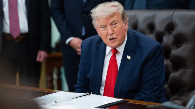 
                    Trump promete responder 