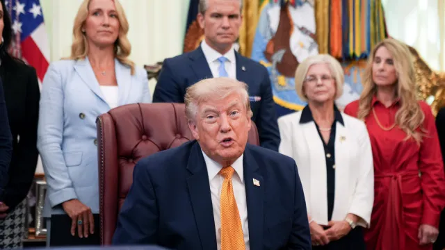 
                    Trump diz que negociação com Irã está em curso e fala em “última chance”
                