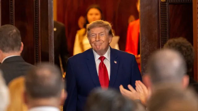 
                    Trump aposta em pressão econômica para enfraquecer o Irã
                