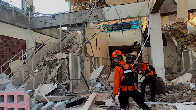 
                    Terremoto de magnitude 7,7 deixa dezenas de mortos na Indonésia
                
