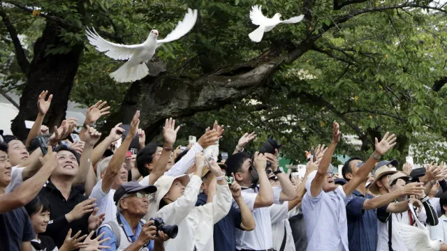 
                    China apresenta queixa ao Japão após visita de ministros a santuário
                