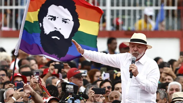 
                    Lula diz que não interfere na PF e defende investigação sobre Lulinha
                