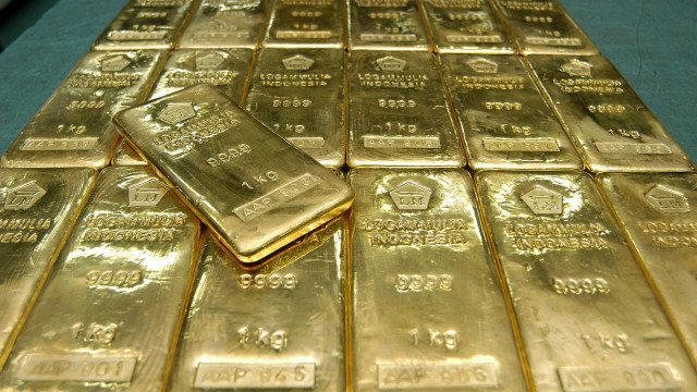 Ouro sobe 4% após atingir valor mínimo desde agosto