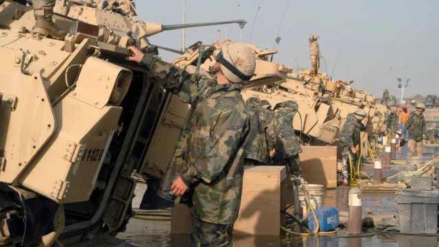 
                    Irã afirma ter lançado mísseis contra base militar dos EUA no Kuwait
                