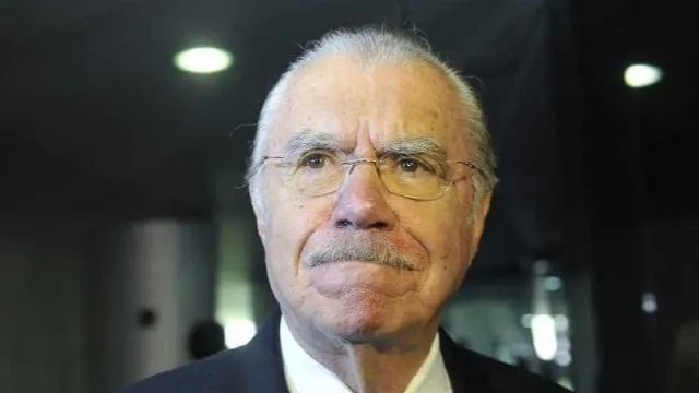 
                    Ex-presidente José Sarney é internado com pneumonia aos 96 anos
                