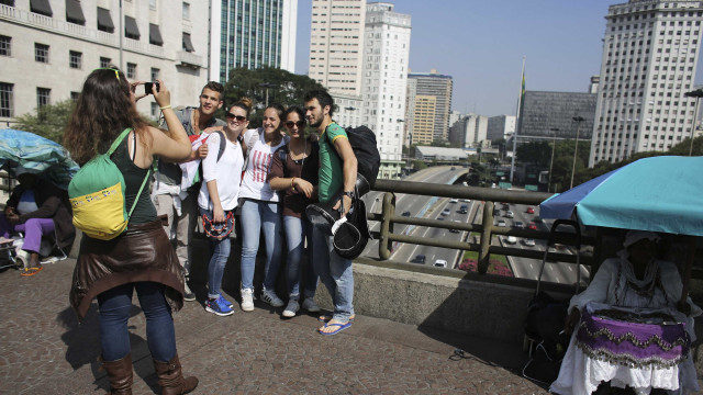 Serviço voluntário de tradução atenderá turistas no Rio