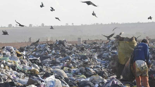 Brasil fica estagnado em coleta e tratamento de lixo, diz índice de saneamento