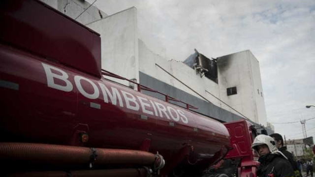 Oficial do Corpo de Bombeiros do Rio é denunciado por venda de alvarás