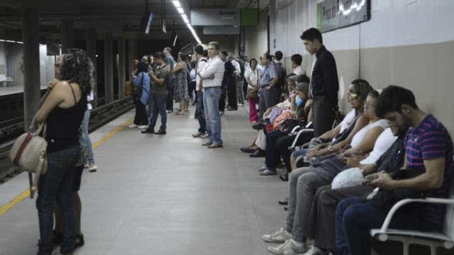 Metroviários de São Paulo decidem em assembleia se vão parar