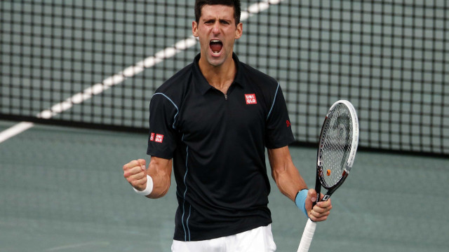 Djokovic bate Del Potro e vai à semifinal em Londres