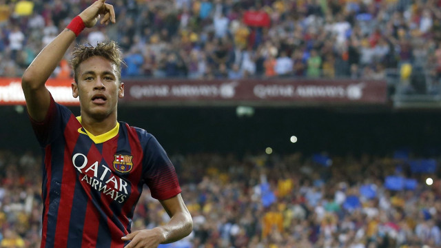 Solteiro, Neymar viaja com Barça mas ainda não joga