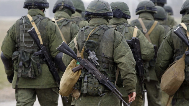 Ucrânia diz que Rússia tem 100 mil militares na fronteira
