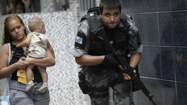 Megaoperação policial ocupa 10 favelas em 6 bairros da zona oeste do Rio