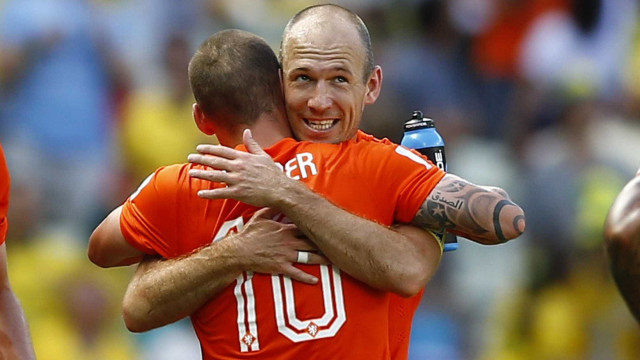 Holanda marca dois gols em 4 minutos e ganha ao México