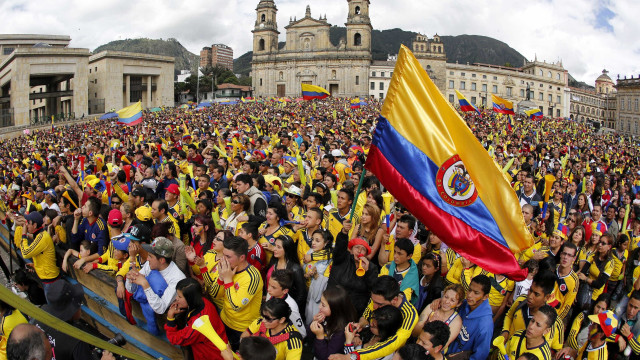 Colombianos comemoram melhor participação em copas