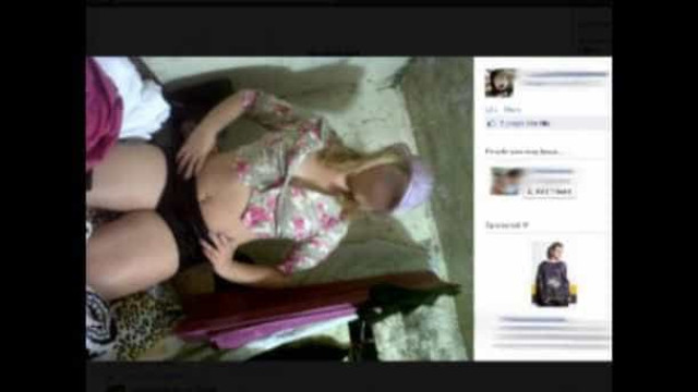 Detentas publicam fotos sensuais no 'Facebook' tiradas na cela