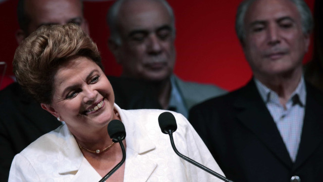 Dilma diz que defesa e democracia andam juntas