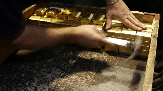 
                    Ex-funcionário da CIA escondia 300 barras de ouro dentro de casa
                