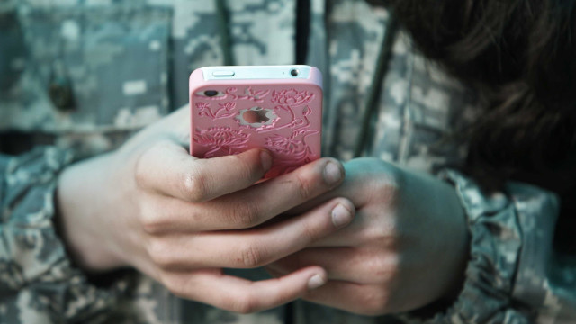 Mulher liga para a polícia fingindo pedir pizza para denunciar agressor