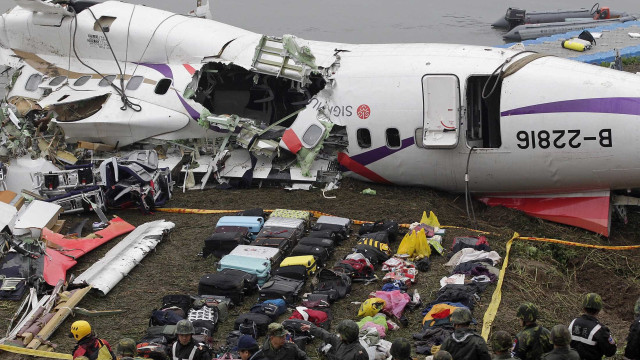 Motores de avião da TransAsia falharam antes de cair no rio