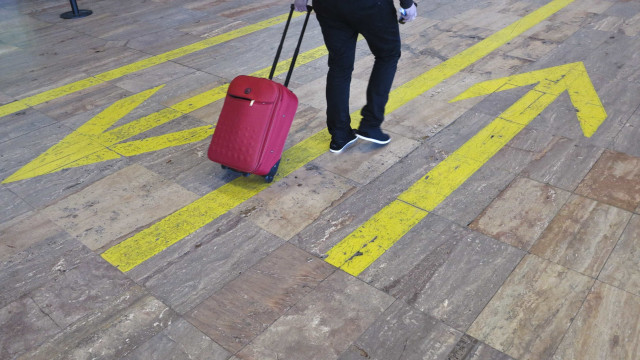 Funcionário de aeroporto é preso por roubo de malas