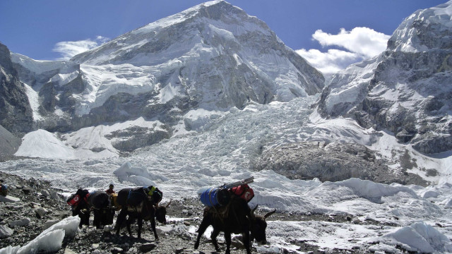 Terremoto atinge expedição de montanhista brasileiro no Everest