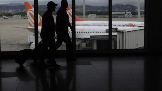 Trio peruano é preso em aeroporto do Rio 
suspeito de roubo de bagagens