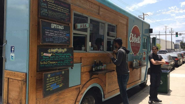 Dono de food trucks espera volta de eventos